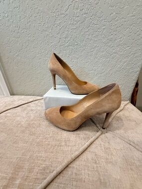 MICHAEL Michael Kors Suede High Heel Pumps in Tan